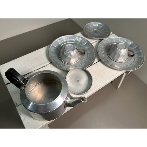 English Mini Teapot, Bakelite + 50s Aluminum childs tea set - 7pc, Played With - Picture 8 of 8